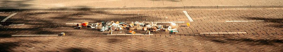 Исходник: вся дорога в пятнах тени от листвы, вдоль бордюра тёмная полоса